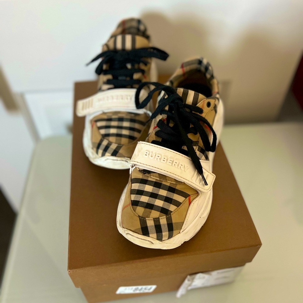 Women Burberry Sneakers